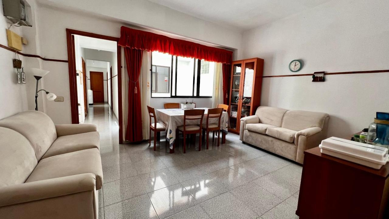 Central, Quiet And Comfortable Room, Breakfast Las Palmas de Gran Canaria Bagian luar foto